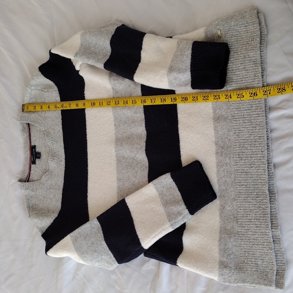 Tommy Hilfiger Striped Men's Crewneck Long Sleeve Tee Shirt Medium - Picture 3 of 7